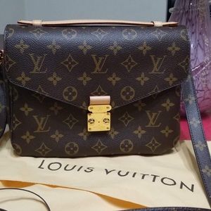 Authentic Louis Vuitton Pochette Metìs
